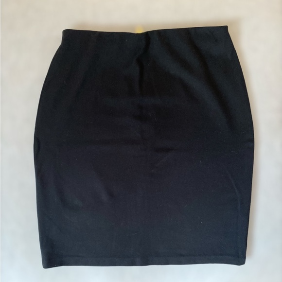 Black Pencil Skirt 🖤 - Picture 1 of 4